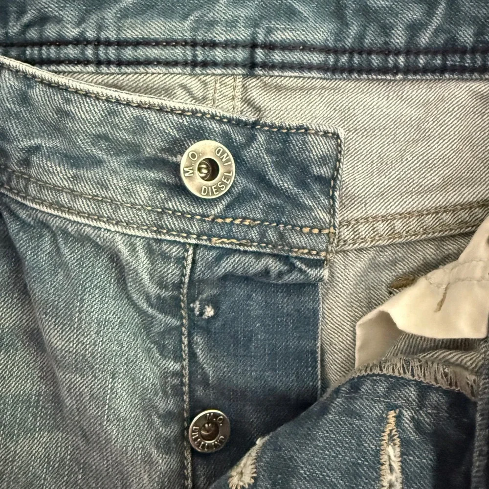Diesel Viker Mens 31x32 Regular Straight Leg Distressed Light Wash Jeans
